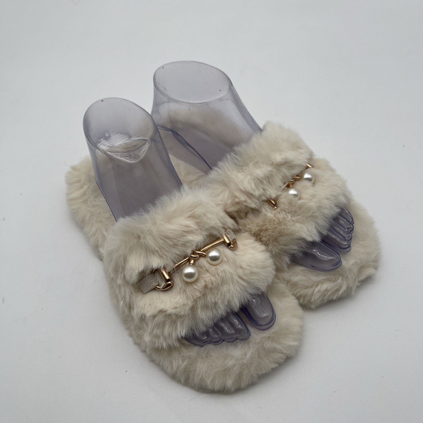 PANTOFOLA D’ORO 2Chic Pantofole Slip On Donna Bianco Ecopelliccia Fibbia Oro Accento Perla Taglia S