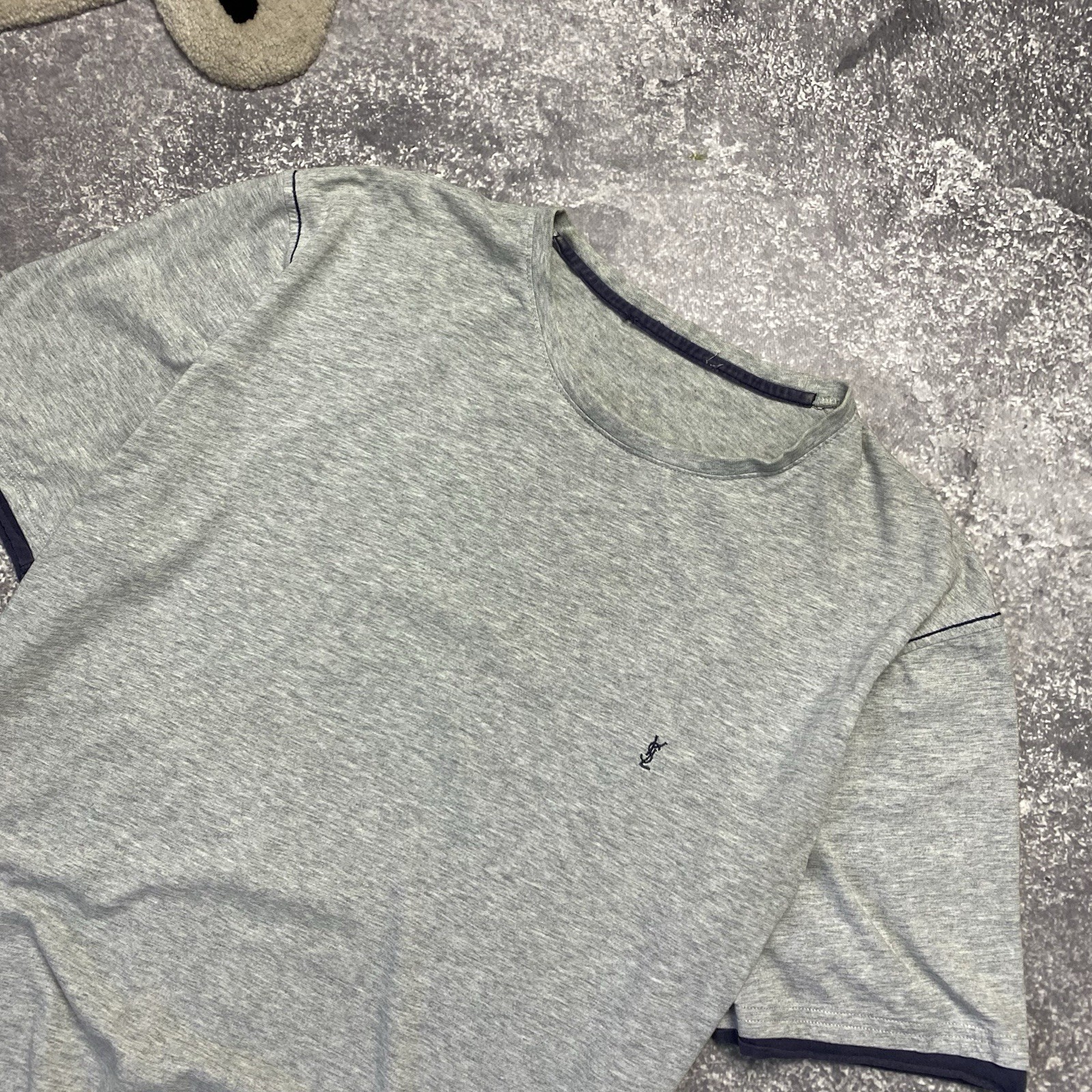 T shirt di lusso Yves Saint Laurent piccola logo grigia di design taglia L