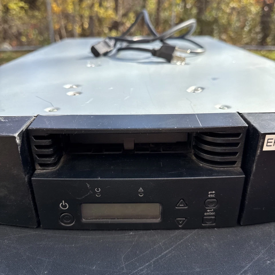 Quantum SuperLoader 3 L700 Tape Autoloader LTO Library Rackmount w/ Power Cable - Image 3 of 4