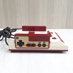 Nintendo Famicom Console Japan Boxed Bundle with 4 Mario Games 1983 NES HVC-001