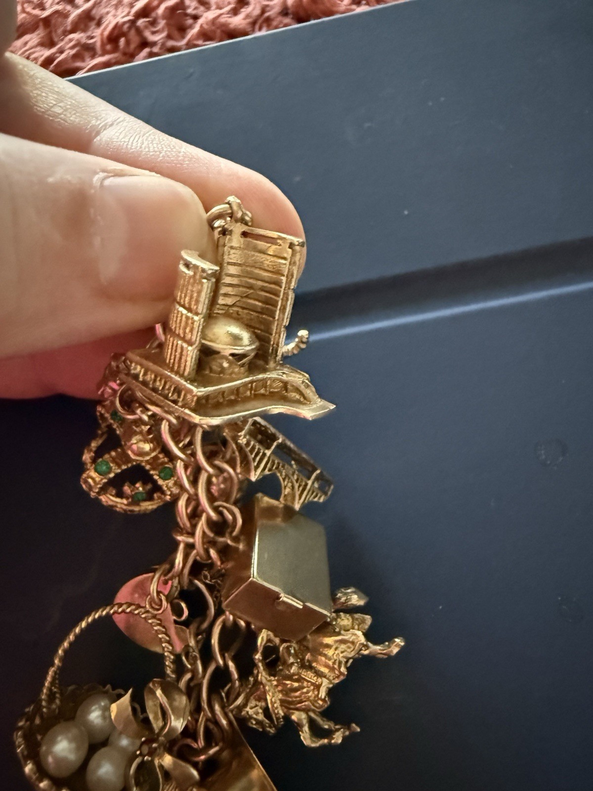 Vintage 9ct Gold 1940s Charm bracelet image 6