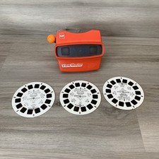 ViewMaster Classic Viewer And Includes 3 Reels From Sesame Street - Elmo 1992