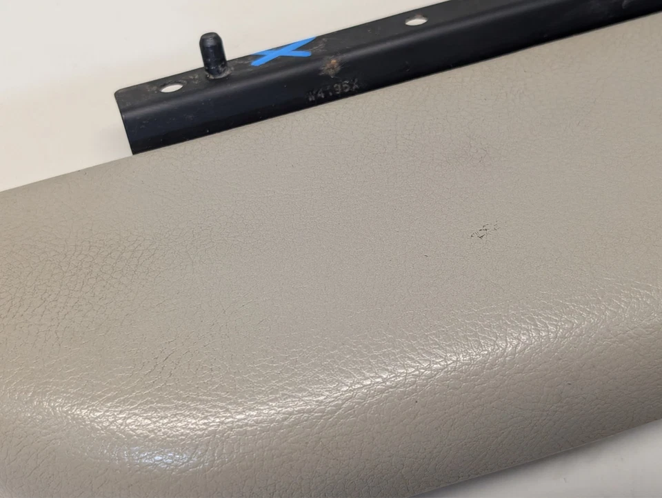 ✅ OEM 03-11 LINCOLN TOWN CAR REPOSABRAZOS PUERTA DELANTERA CONDUCTOR TAPA DE ALMACENAMIENTO PIEDRA GRIS QU Foto 4 de 4