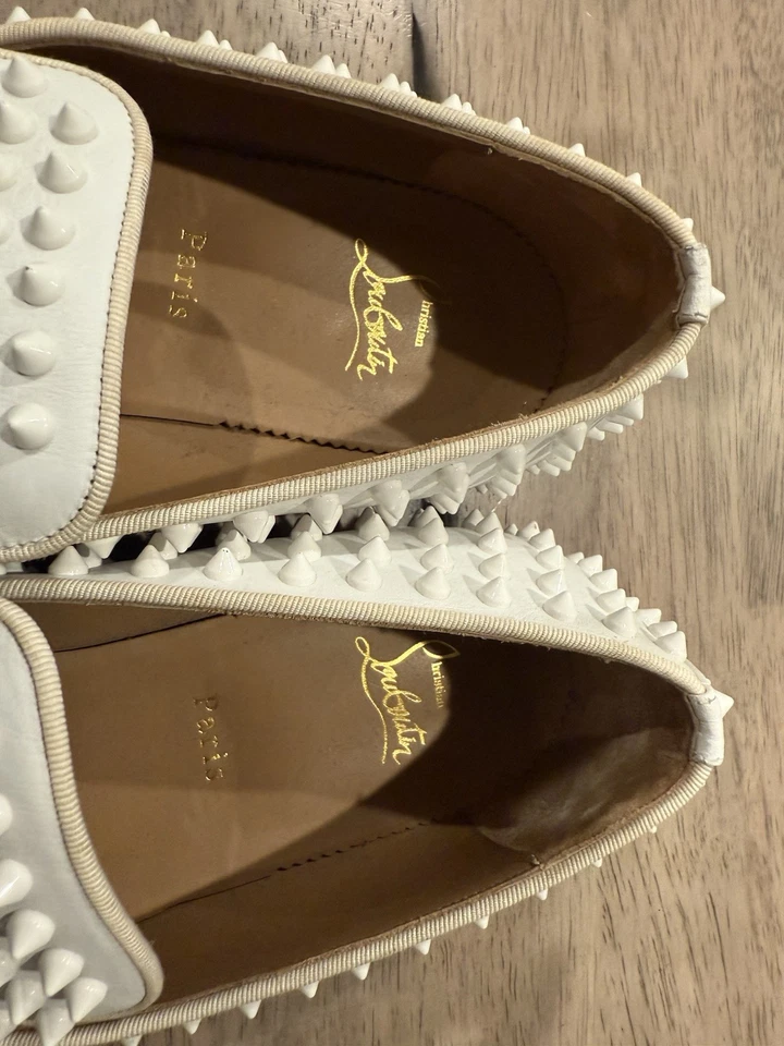 AUTÉNTICOS MOCASINES CHRISTIAN LOUBOUTIN DE CUERO CON TACHUELAS Foto 2 de 4