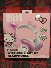 HELLO KITTY BLUETOOTH WIRELESS LIGHT UP HEADPHONES MULTI COLORED LIGHTS ON EAR