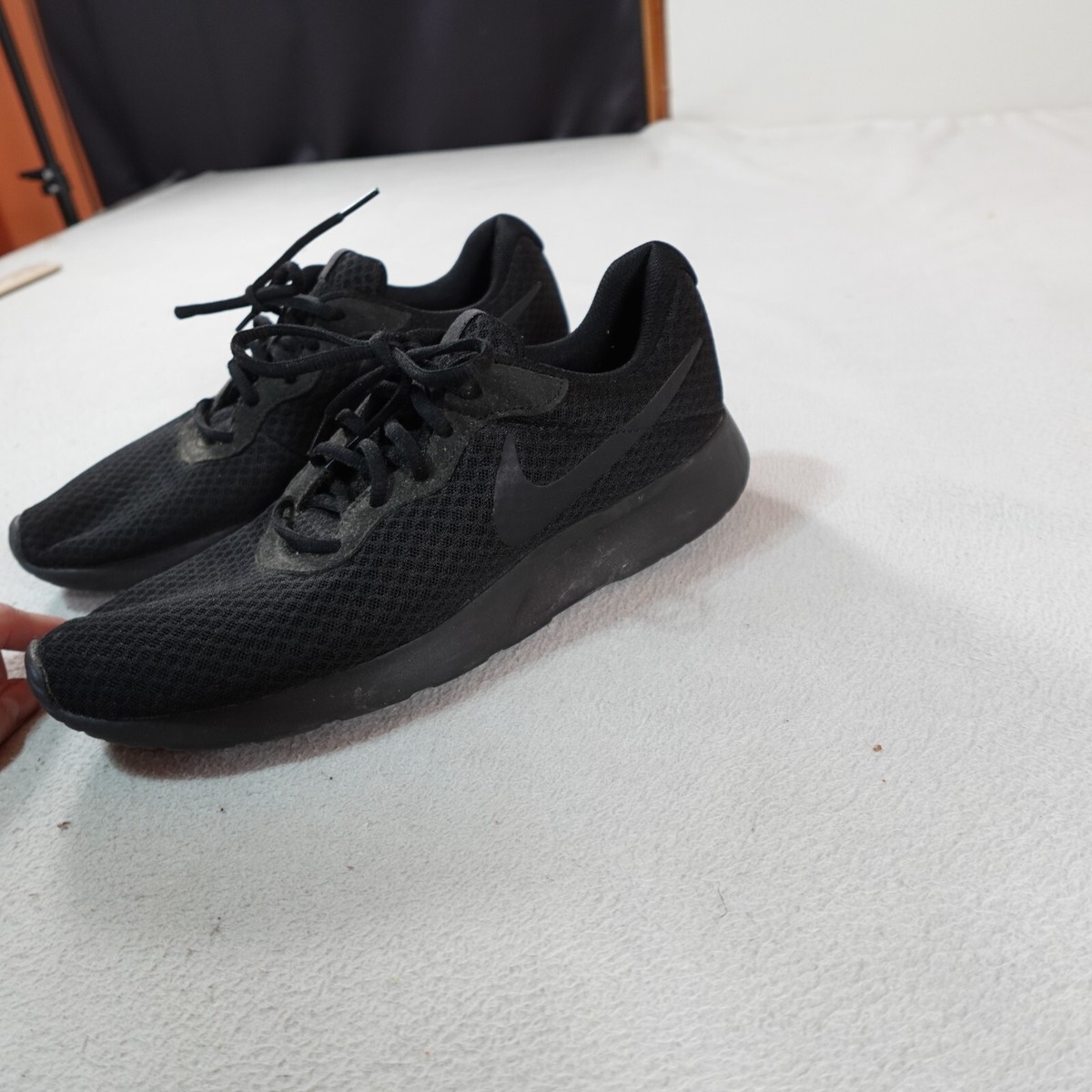 nike tanjun all black