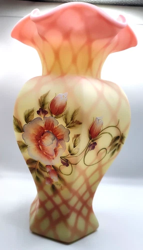 FENTON DIAMOND OPTIC BURMESE BILL FENTON MEMORIAL VASE 1115/2950