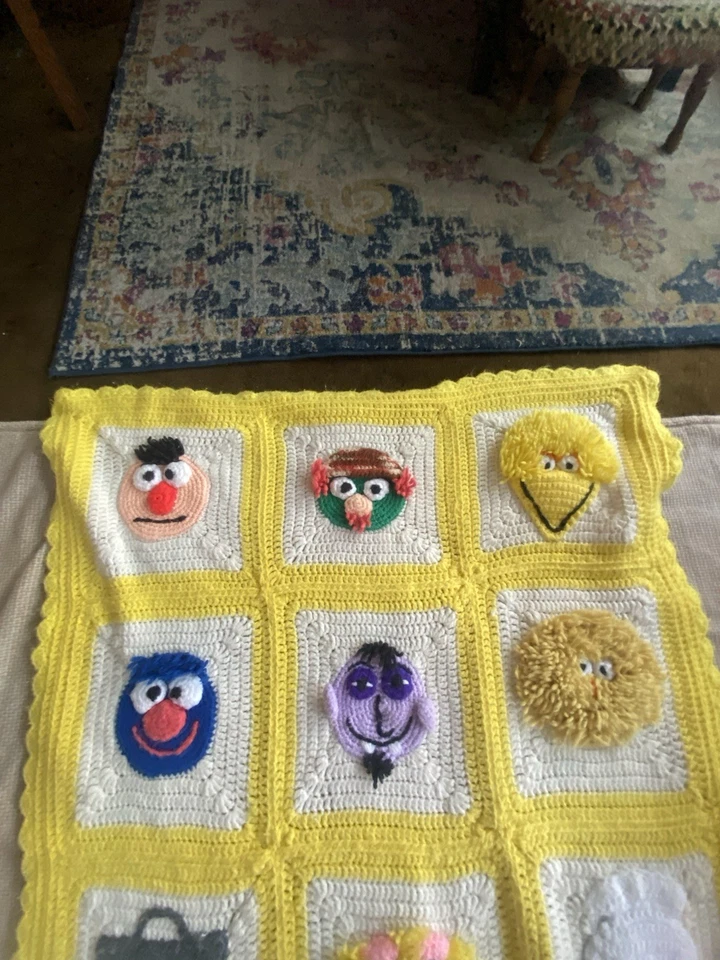 Manta de punto de ganchillo, calle sésamo, hecha a mano, medidas y fotos Foto 3 de 4