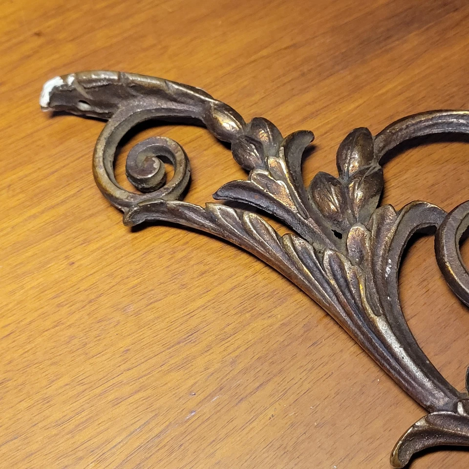 Подходящая пара антикварных металлических бронзовых кронштейнов для полок в стиле модерн списанные - Изображение 2 из 4
