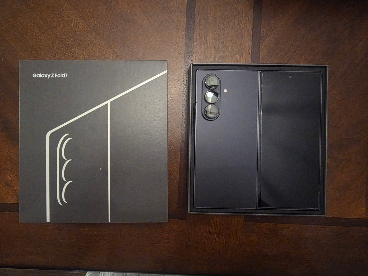 Samsung Galaxy Z Fold 7 - 1TB - black (Unlocked) with Accessories