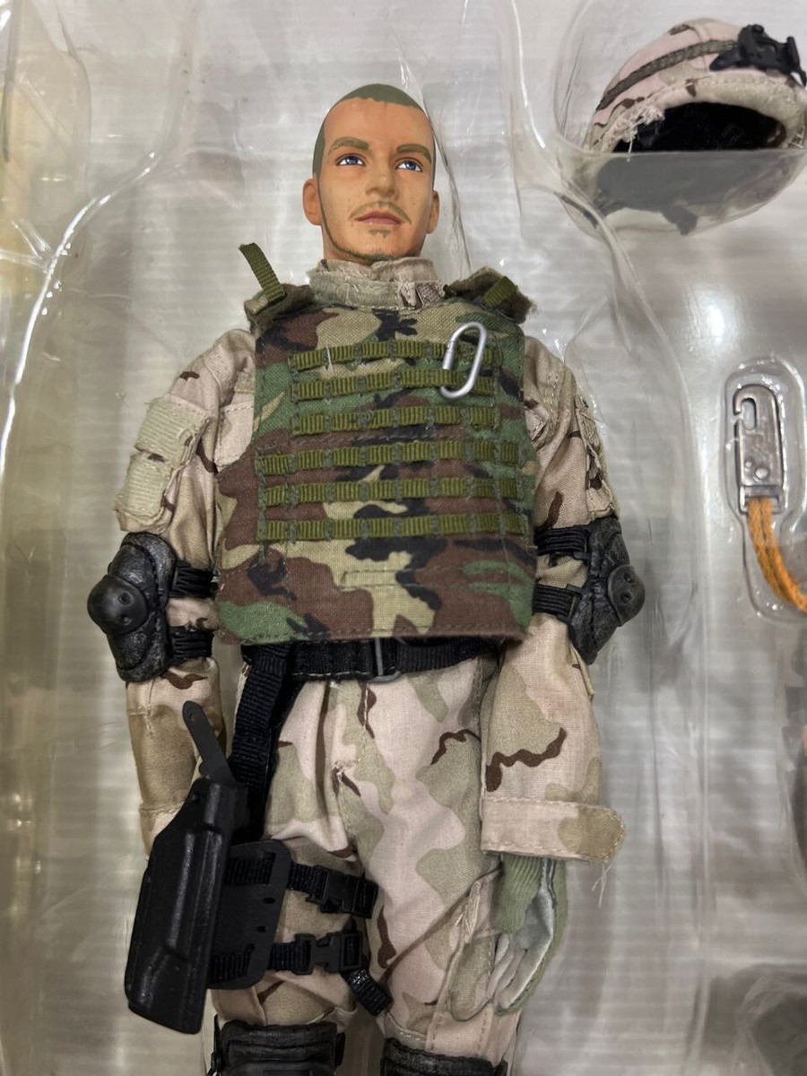 HOT TOYS U.S. ARMY AIRBORNE RANGERS SECOND BATTALION 75TH