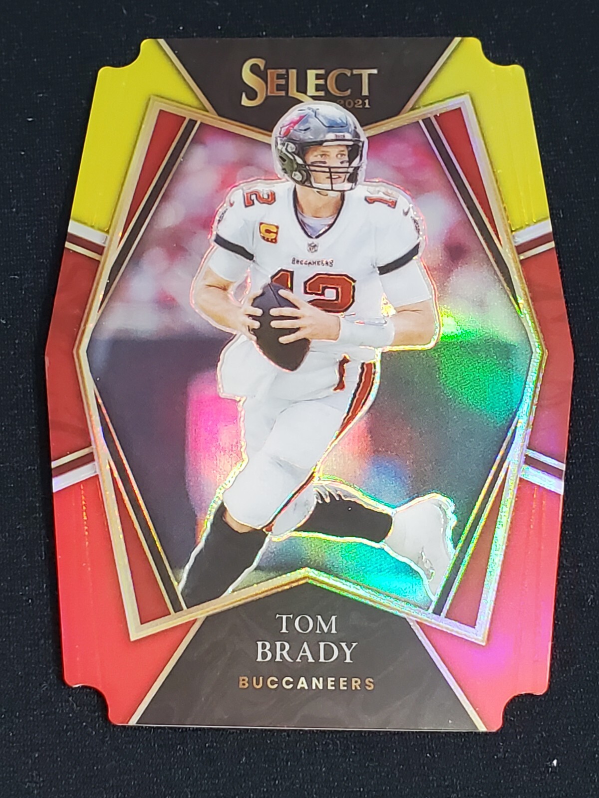 Tom Brady 2021 Select Premier Level Die-Cut Red & Yellow Prizm Parallel #101