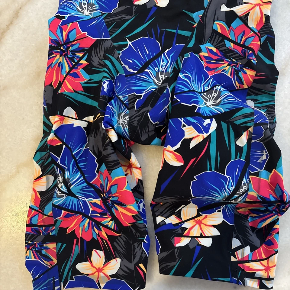 TYR Women's Avictor-Closed Back Tech Suit-Fina- Black/Blu/Red- size 30- NWT!  - Image 3 of 4