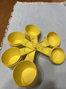 70's Vintage Retro Set of 6 Tupperware Measuring Cups Flat Yellow Kitchen Tools