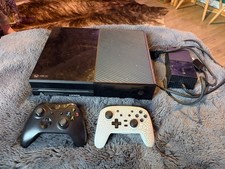 Microsoft Xbox One And 2 Controllers 500gb