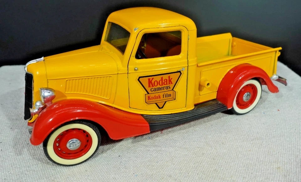 Solido Ford V8 Pickup Kodak Cameras 1/18 - Image 3 of 4