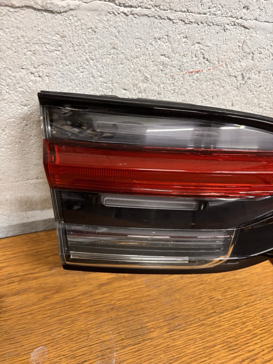 【純正】PORSCHE MACAN 95B リバースライト 2019-2021 Porsche Macan 95b OEM Center Trunk Brake Lamp