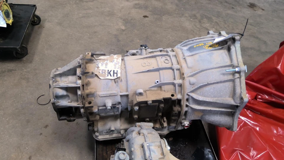 Used Automatic Transmission Assembly fits: 2015 Gmc Sierra 3500 pickup AT 6.6L 4 - Imagem 2 de 4