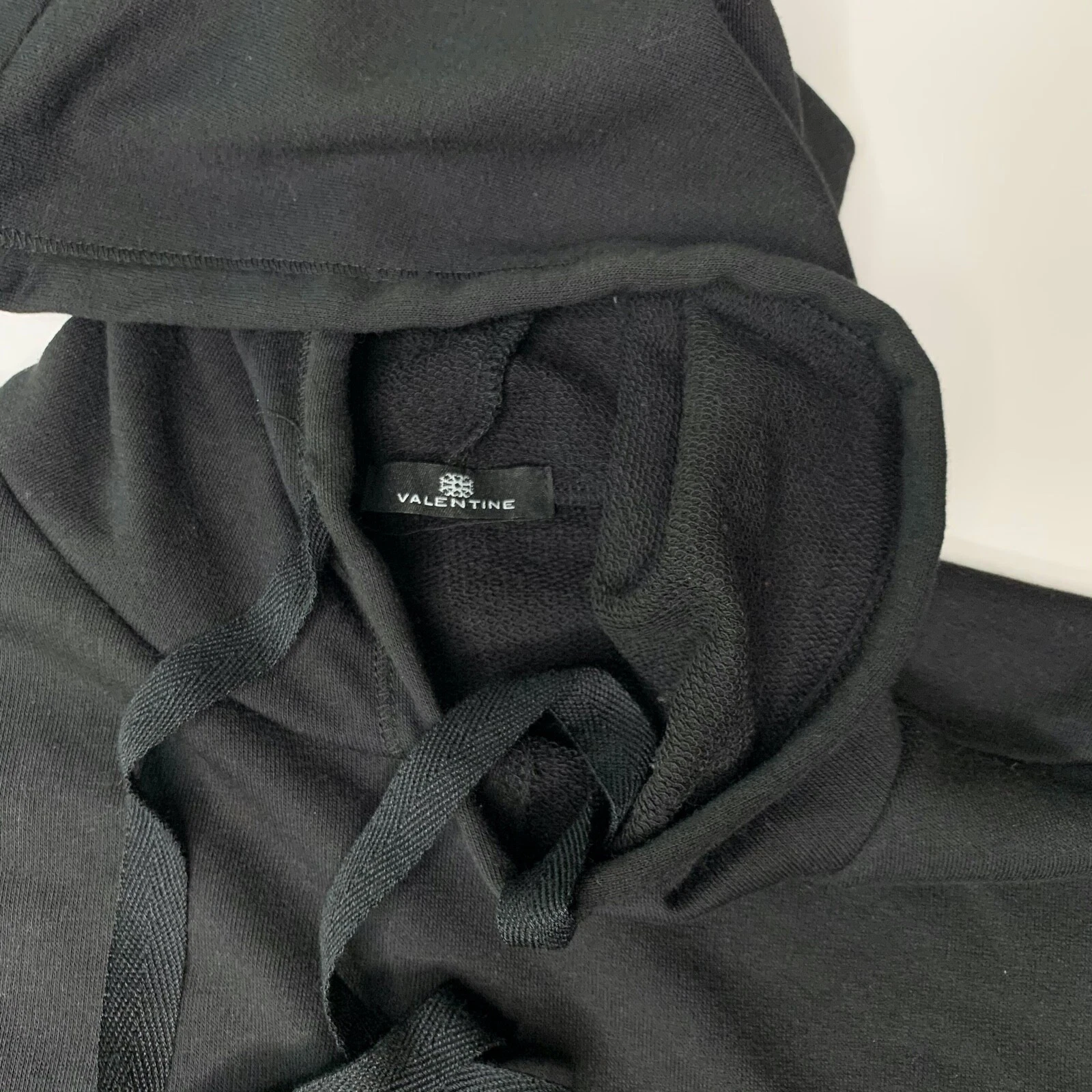 Felpa donna nera con cappuccio mimetica taglia S nuova con etichetta di San Valentino