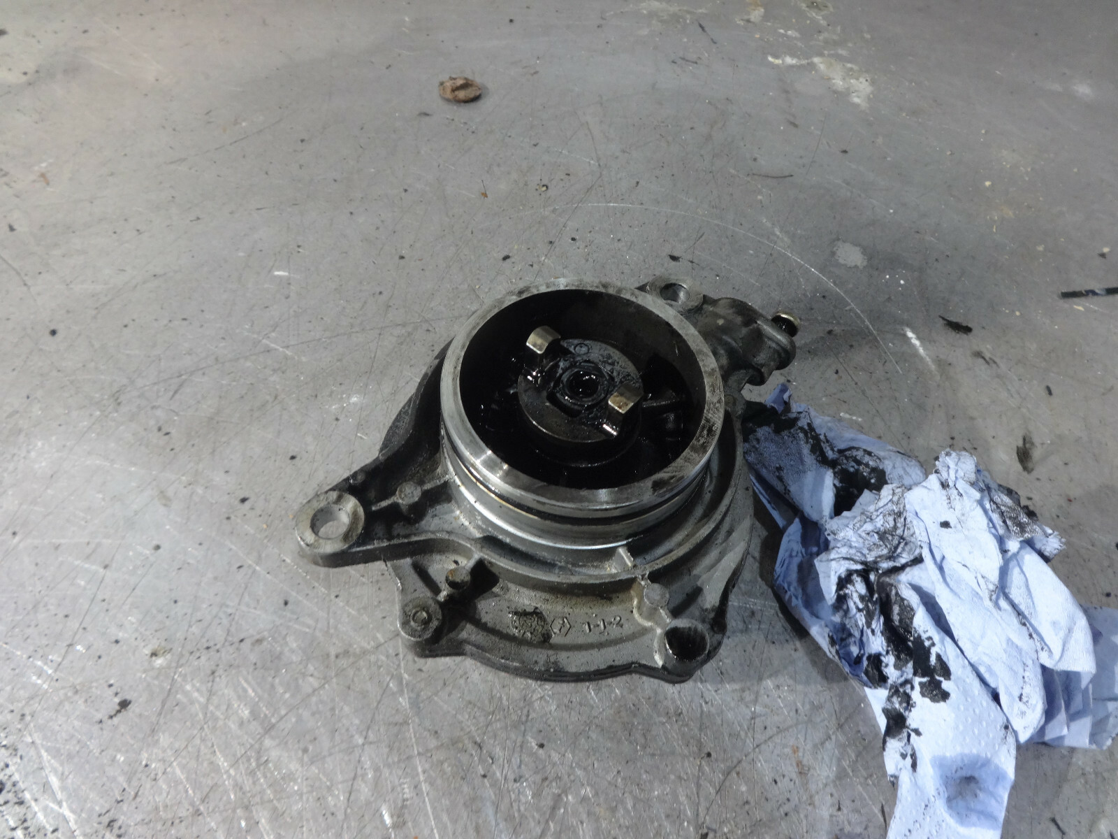 BMW E46 20012006 2.0 320d M47 Brake vacuum tandem pump eBay