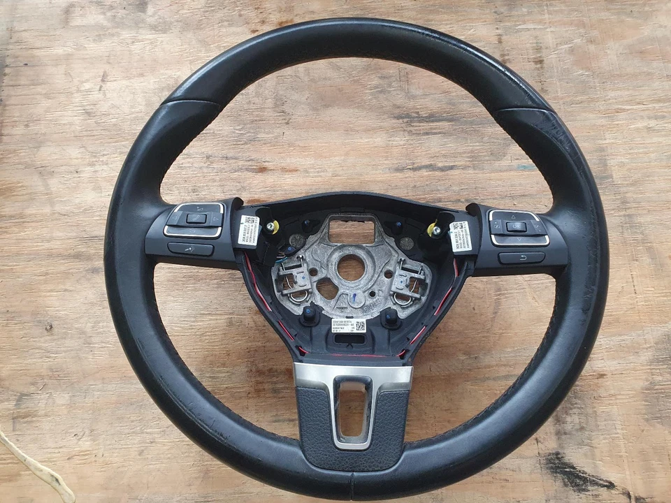 VOLKSWAGEN GOLF STEERING WHEEL LEATHER, STANDARD, NON PADDLE SHIFT TYPE, GEN 6,  - Image 2 of 4