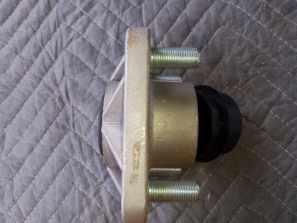 Yamaha golf cart Front Wheel Hub (G2 G8 G9 G14 G16 G19 G22 G29 Drive