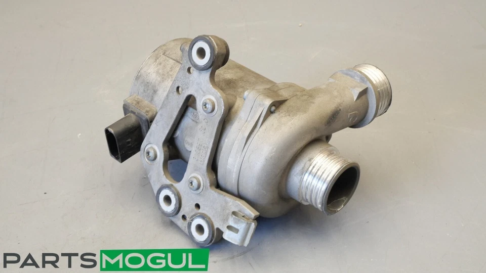 BMW 528I F25 2011-2012 3,0 L motor auxiliar bomba de refrigerante de agua y soporte OEM Foto 3 de 4
