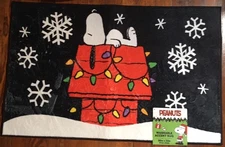 PEANUTS SNOOPY DOGHOUSE ❄️ CHRISTMAS Washable ACCENT RUG 20” x 32” NWT