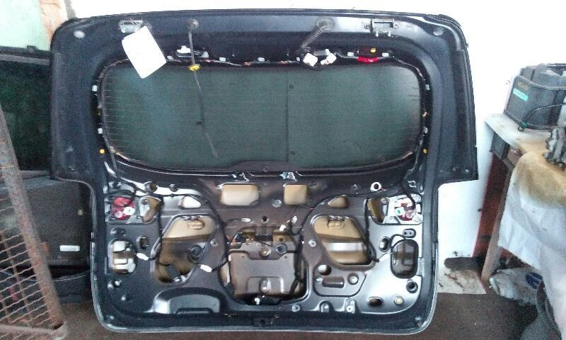 Lámparas LED elevadoras eléctricas para maletero/portón trasero Kia Sedona 15-18 Foto 2 de 4