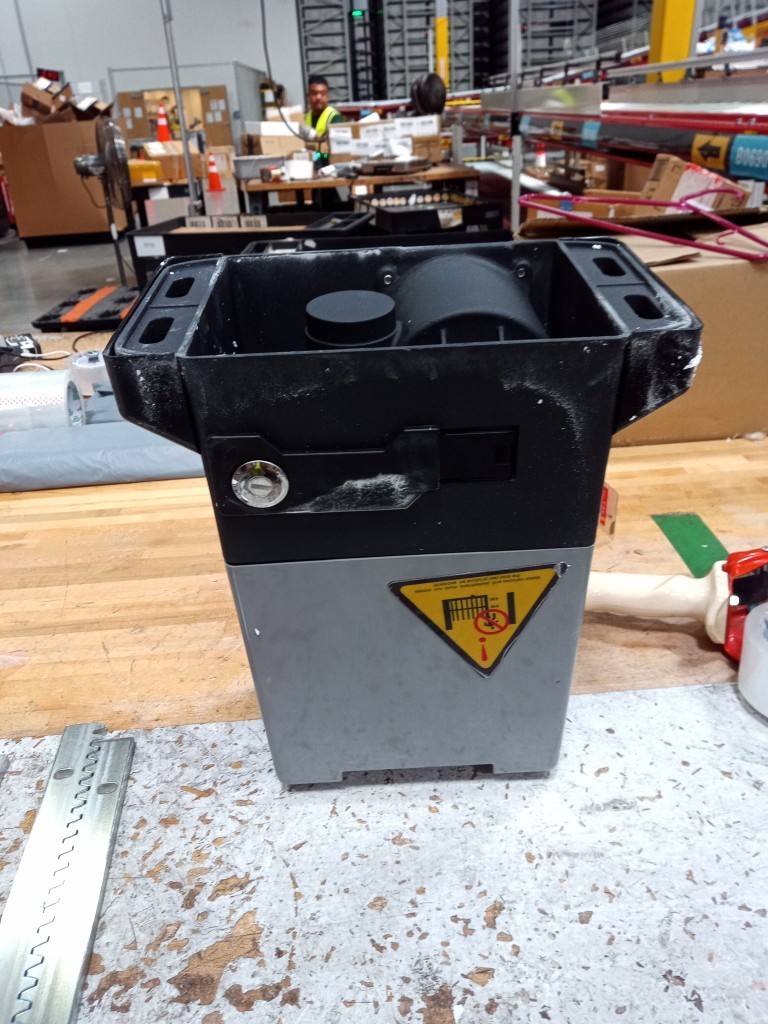 Blütezeit 5300lb Automatic Gate Opener 1.6HP w/ IR Sensor & Steel Racks-Used