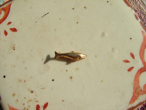 VINTAGE 14k GOLD 1.9 GRAMS WHALE CHARM - Picture 3 of 4