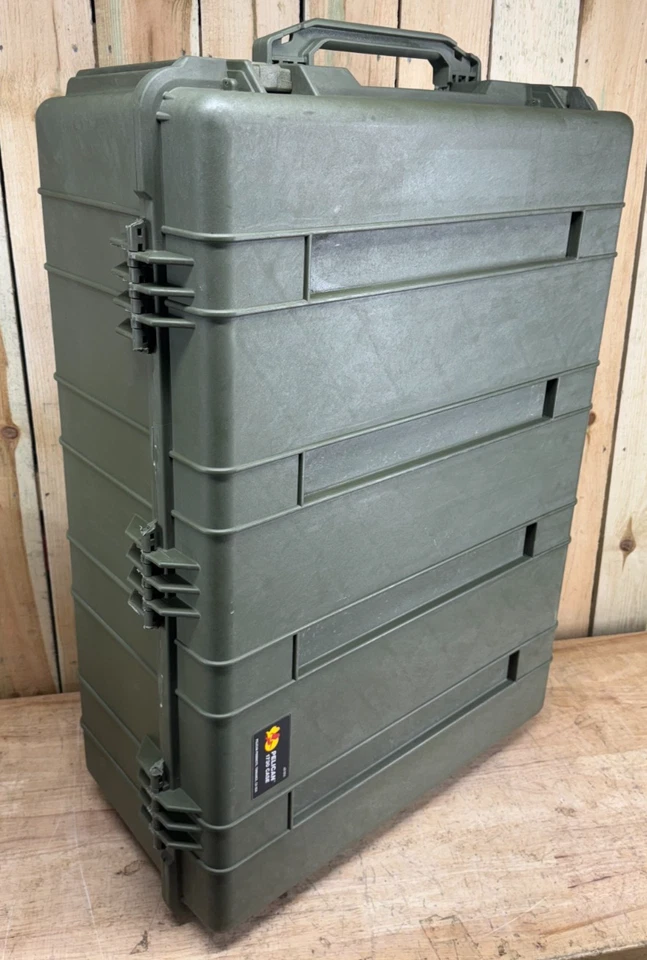 Pelican 1730 Protector Case Green Rolling Waterproof Good Condition AB Free Ship - Image 4 of 4