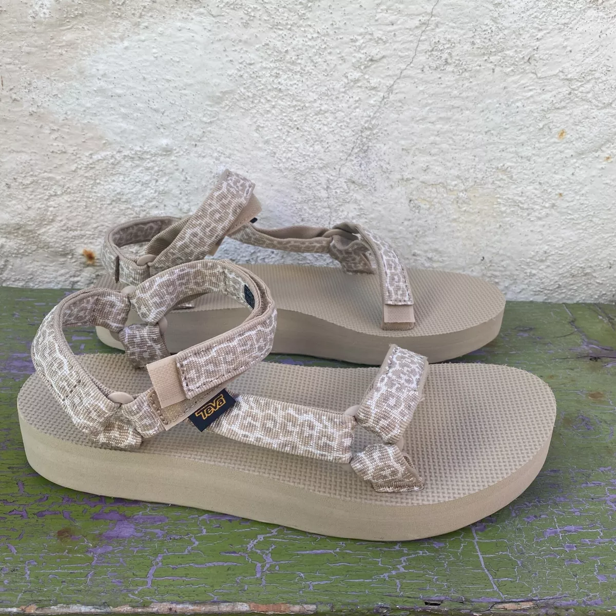 Teva classic hotsell flip flop