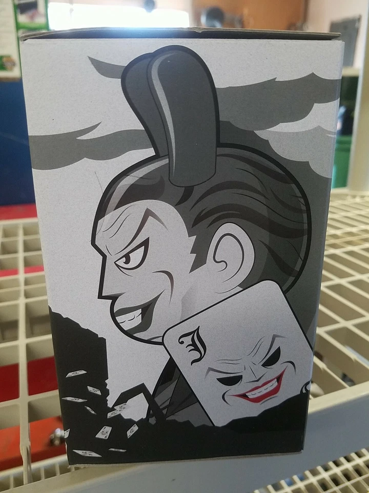 Kidrobot Classic Batman 5" Dunny Vinyl Figure (NEW) DC COMICS - Image 2 of 4