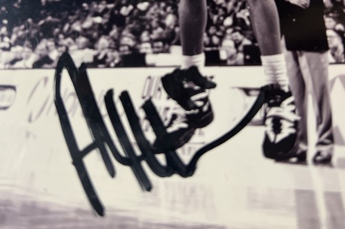 Alan Henderson Autographed 5x7 Photo - Picture 2 of 2
