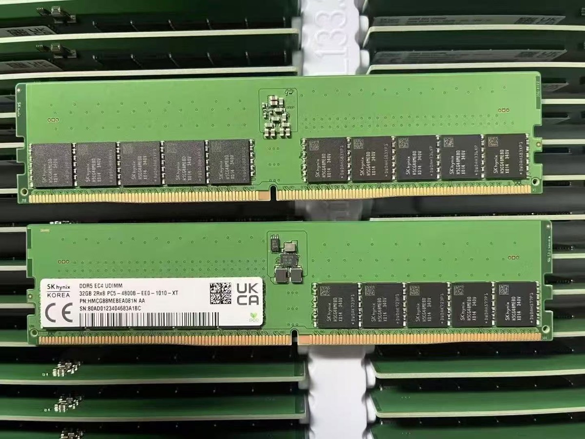 SK hynix 32GB 4800MHz DDR5 Server RAM EC4 UDIMM 2Rx8 PC5-4800B-EE0