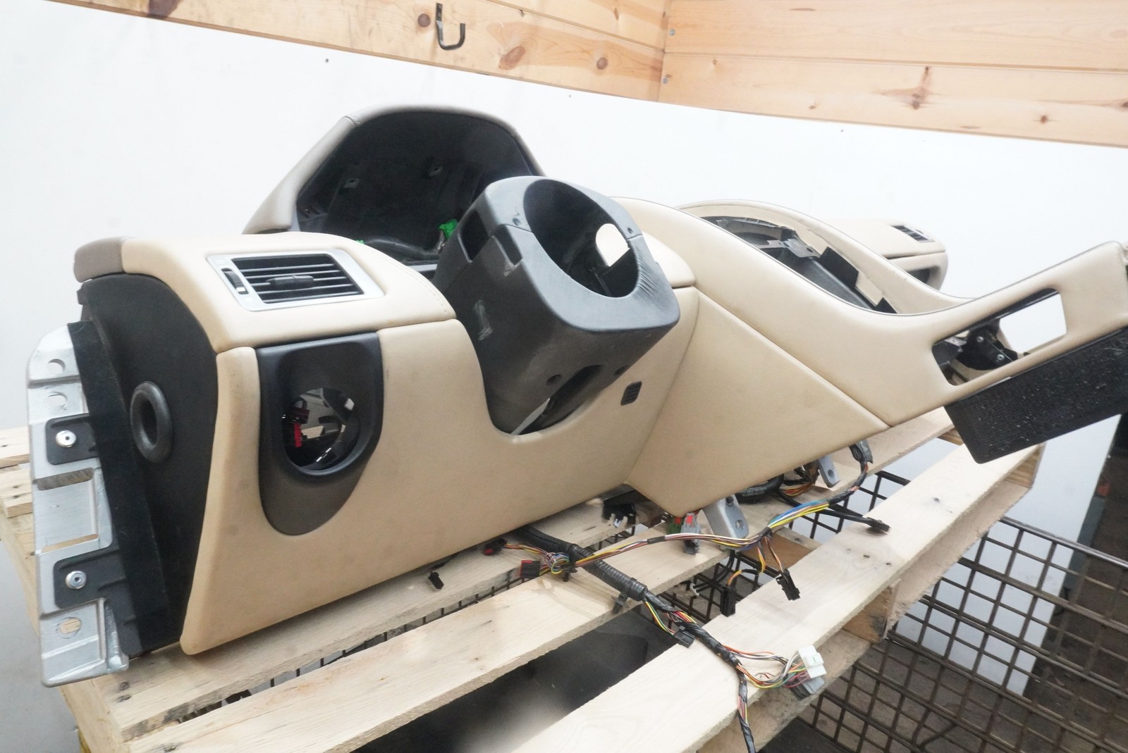 Dashboard Instrument Panel Glove Box DG33-044B51-BA Aston Martin DB9 13-17 *Note