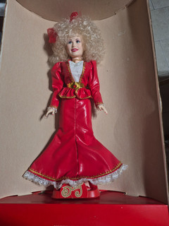 VINTAGE 1984 DOLLY PARTON 18" DOLL WITH STAND SHOES NEW CONDITION BOX IS FAIR