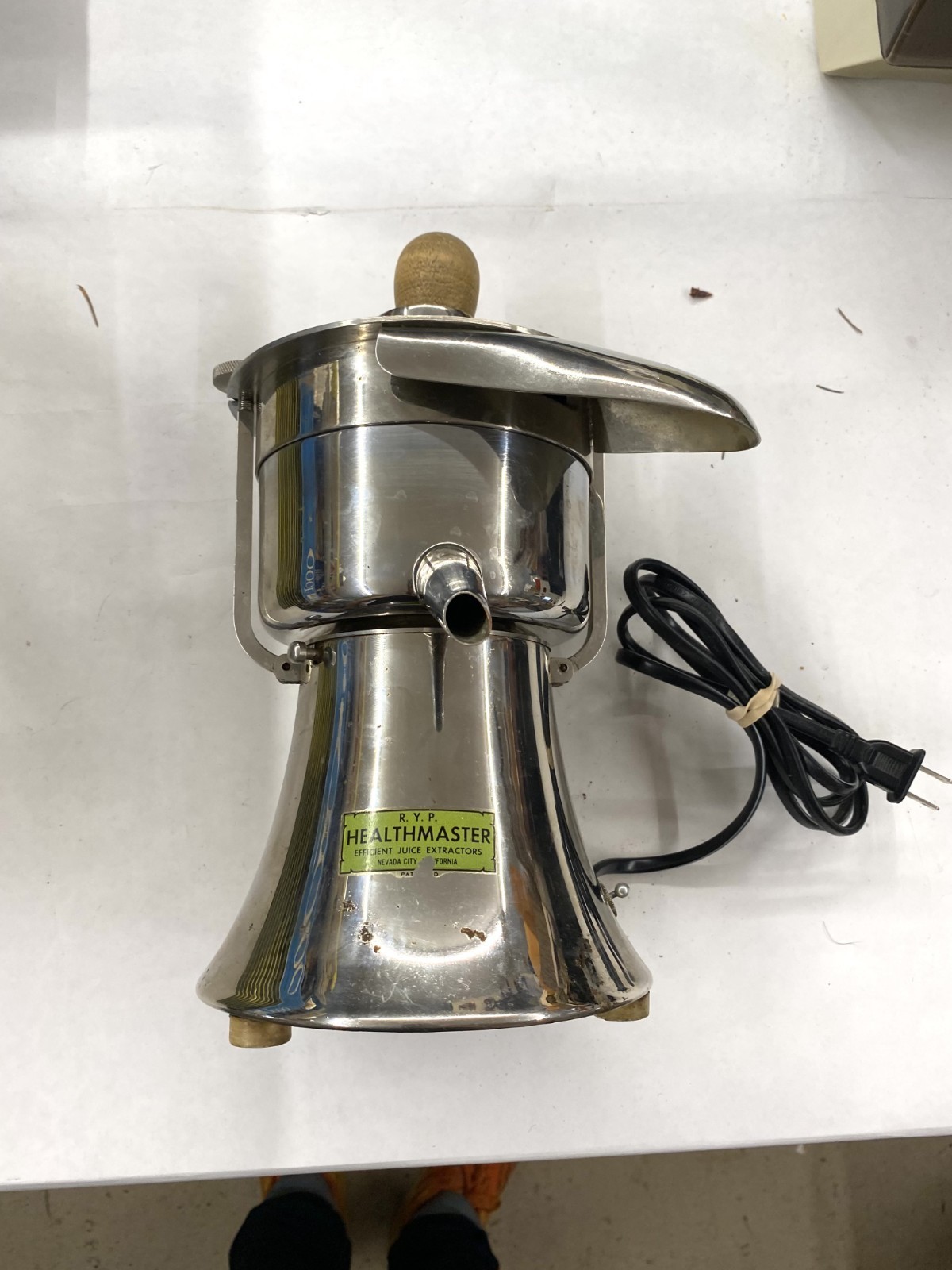 VINTAGE WORKING ART DECO RYP HEALTHMASTER HEAVY DUTY INDUSTRIAL JUICER EXTRACTOR