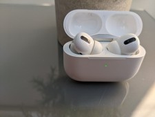Apple AirPods Pro 1st generation (1st Gen)