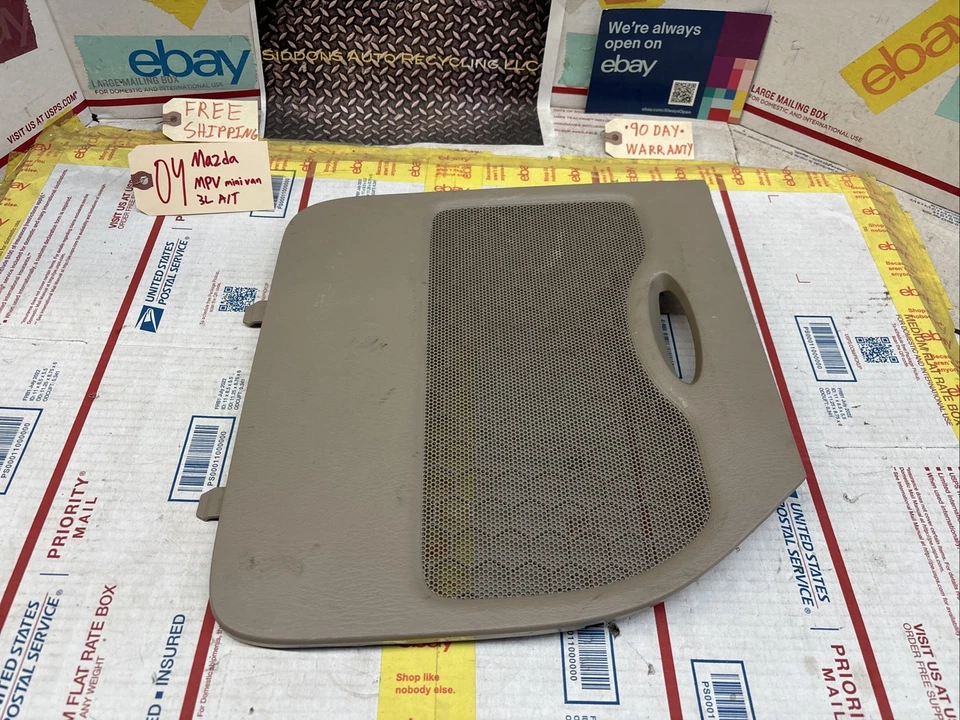 00-06 MAZDA MPV CUARTO TRASERO IZQUIERDO MOLDURA PANEL GATO ACCESO PUERTA MOLDURA # LC62685J1 Foto 2 de 4