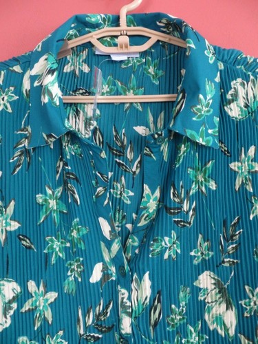 TB10740- NWT ONLY NECESSITIES Womens Polyester Blouse Accordion Multi 1X 22 24 - Picture 7 of 10