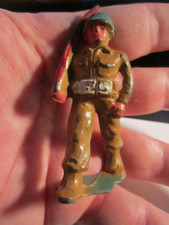VINTAGE METAL ARMY SOLDIER TOY MARKED 522 - 3" TALL - BBA-45