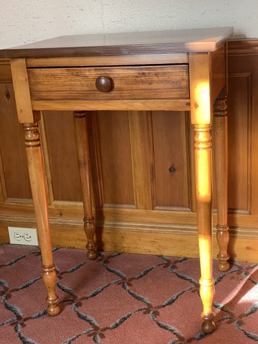 Sheraton Single Drawer End Table Nightstand - Picture 2 of 7