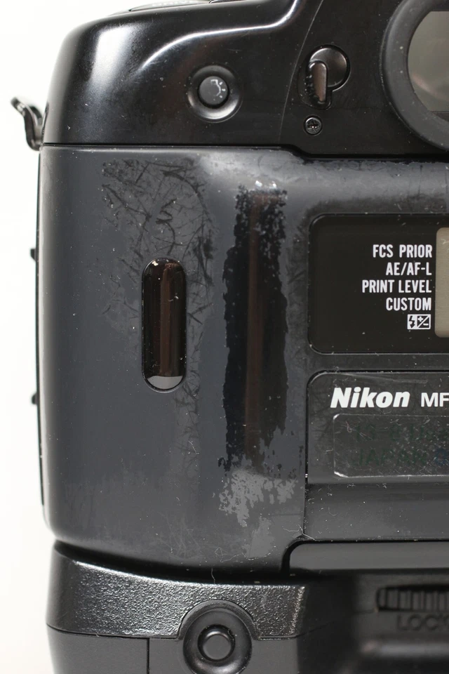 Cámara Nikon F90 MF-26 MB-10 Fi + AF Nikkor 35-70 mm F/3,3-4,5 + Flash SB-22 Foto 4 de 4