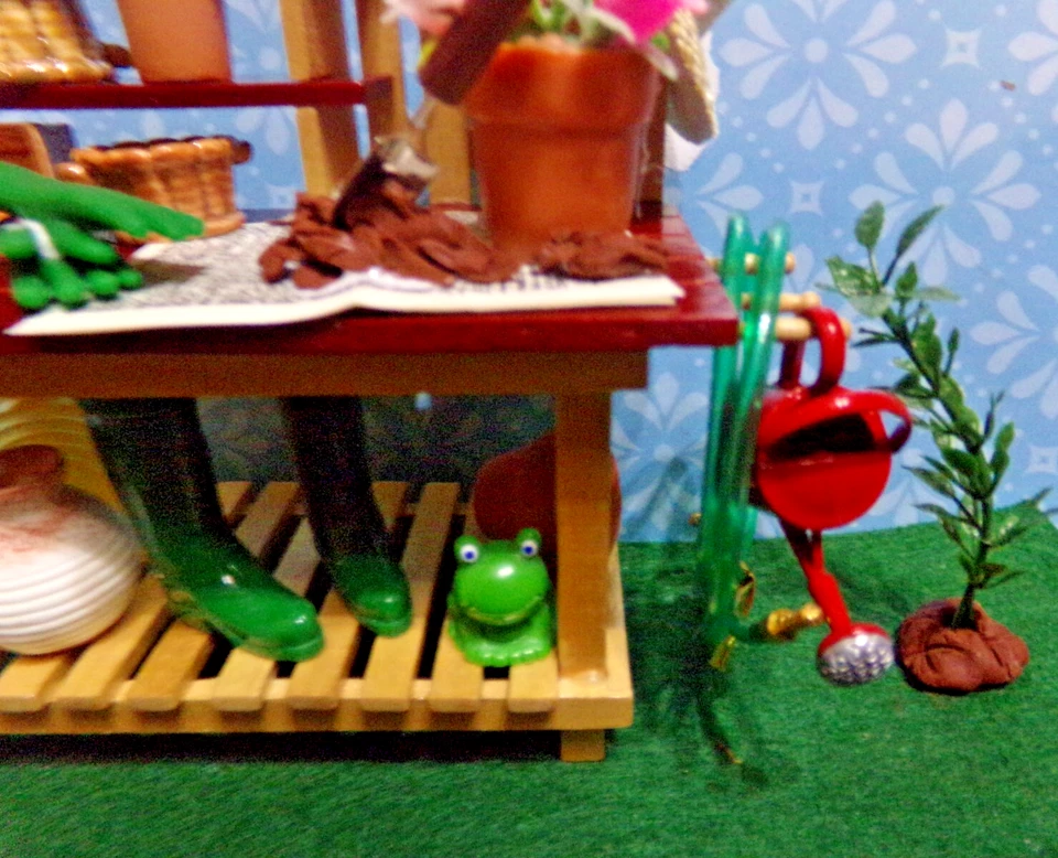 BANCO DE JARDÍN MINIATURA CASA DE MUÑECAS CON ACCESORIOS Foto 4 de 4