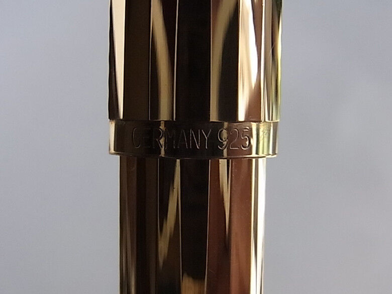 Dunhill Gemline Classic Dress Fountain Pen Vermeil Silver Dunhill Gemline Classic Dress Fountain Pen Vermeil Silver