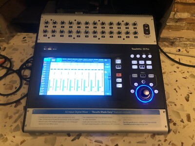 QSC TouchMix-30 Proは、32入力のデジタルミキサー Amazon.com: QSC TouchMix-30 Pro Professional Digital Mixer