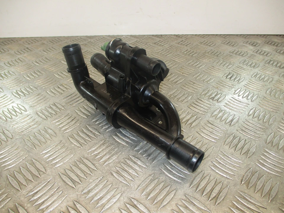 Ford Fiesta 2011 MK7 1,4 TDCi KVJA. Termostato y carcasa 54K Foto 2 de 4