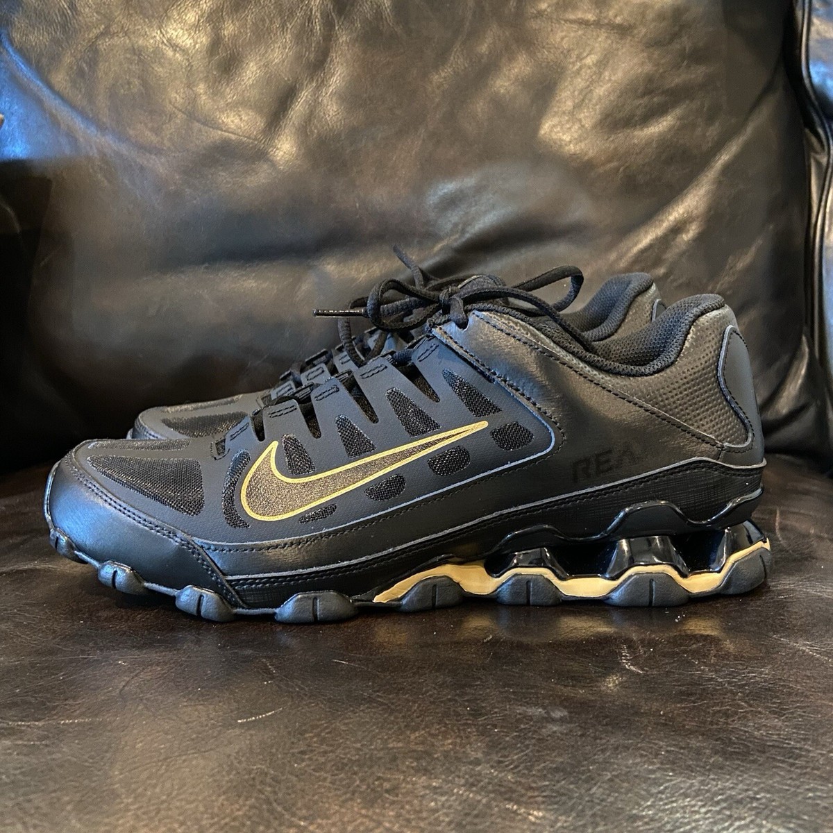 【NIKE】リアックス8 ブラック/ゴールド　27cm Amazon.com | Nike Men's Reax 8 Trainer Sneaker, Black